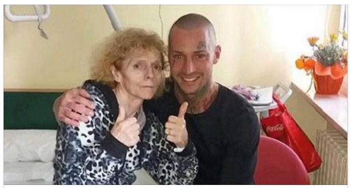 L'ULTIMO GESTO DI MANUEL VALLICELLA PER LA MAMMA MALATA: LA FOTO COMMUOVE - 27/04/2017