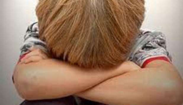 FRUSTA IL FIGLIO DI 8 ANNI  CON UN CAVO: 'LO DEVO EDUCARE' - 02/04/2013