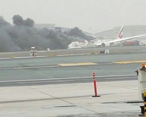 AEREO IN FIAMME: ATTERRAGGIO D'EMERGENZA, ECCO COS'E' SUCCESSO - 03/08/2016
