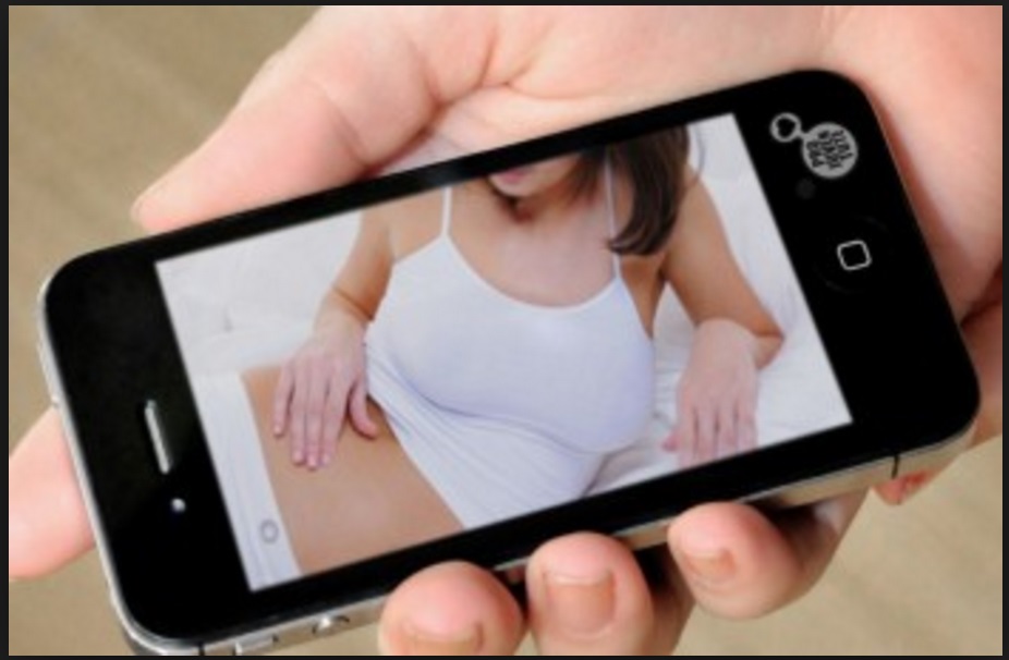HAI GUARDATO UN FILMATO PER ADULTI SUL TUO CELLULARE? PER TE CI SONO CATTIVE NOTIZIE - 17/05/2016