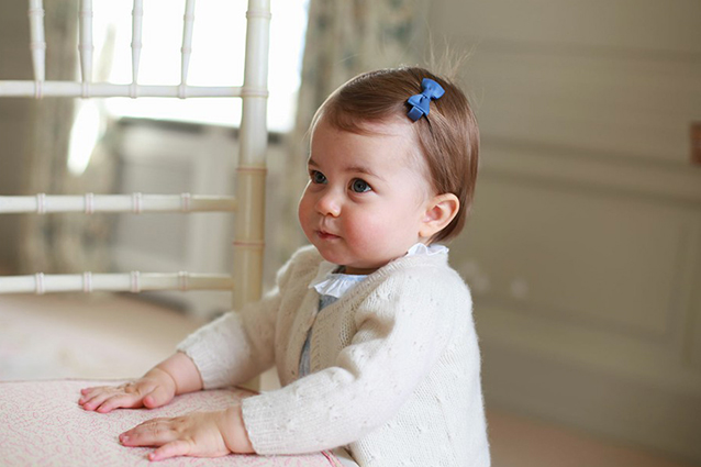 WILLIAM E KATE, PRESENTANO AL MONDO CHARLOTTE. E LA PRINCIPESSINA DIVENTA SUBITO SOCIAL - 02/05/2016