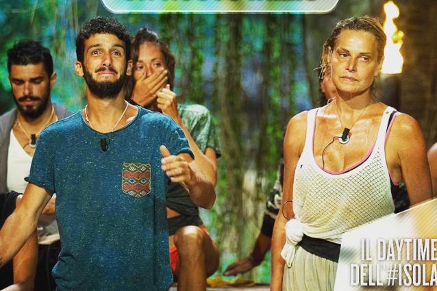 ISOLA, LA RIVELAZIONE CHOC: ''JONAS HA DATO QUATTRO PUGNI A SIMONA VENTURA'' - 01/05/2016