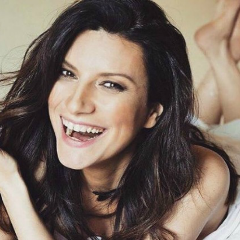 LAURA PAUSINI CONFESSA: ''IL MIO UOMO IDEALE DEVE AVERE LA FACCIA DA BUONO E ESSERE UN MAIALE A LETTO'' - 26/05/2016