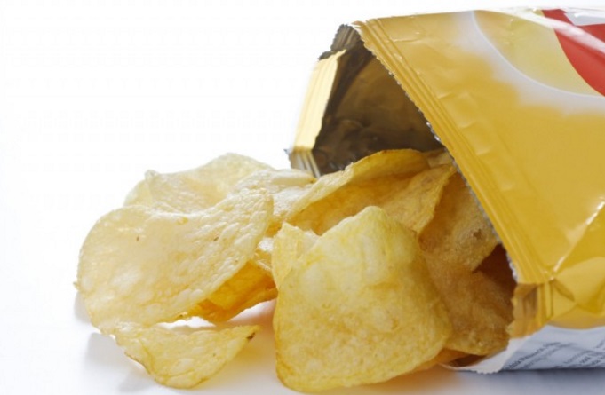 SMETTERE DI MANGIARE LE PATATINE IN BUSTA E' UN'IMPRESA IMPOSSIBILE? UNO STUDIO HA SCOPERTO IL MOTIVO: E' VERAMENTE INQUIETANTE - 23/06/2016