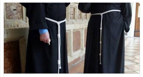 ''VORREI LECCARTI?'': LA DISGUSTOSA SCOPERTA NEL CONVENTO DI PADRE PIO - 09/06/2016
