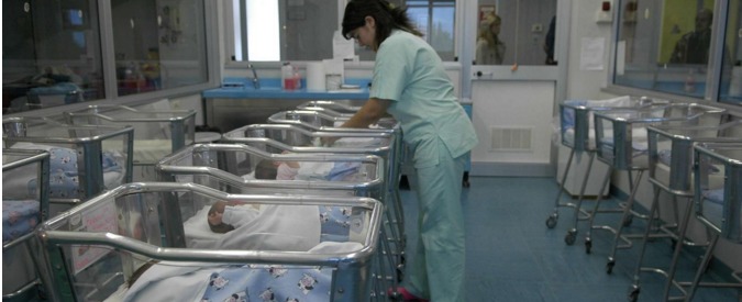 INFERMIERA TAGLIA PER SBAGLIO UN DITO A UNA NEONATA, VOLEVA TOGLIERLE LA GARZA - 02/06/2016