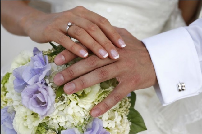 SPOSATA DA SOLI DUE MESI: LA 20ENNE SI IMPICCA E LASCIA UN VIDEO DOVE SPIEGO IL MOTIVO DEL FOLLE GESTO - 13/04/2017