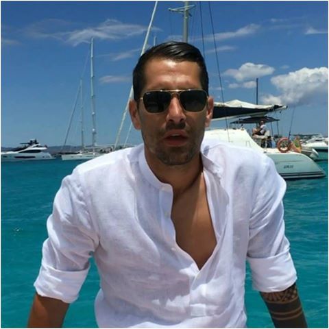 MARCO BORRIELLO VENDE LA SUA VILLA A IBIZA: NON IMMAGINERETE MAI CHI GLIEL'AVREBBE REGALATA - 30/10/2016