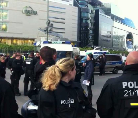 UOMO FA IRRUZIONE IN UN NEGOZIO CON MACHETE: UCCISA UNA DONNA - ECCO COSA STA SUCCEDENDO - 24/07/2016
