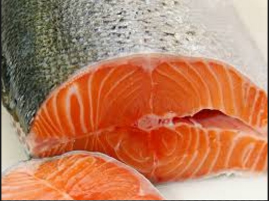 NON COMPRATELO E NON MANGIATELO MAI PIU': ECCO COSA HANNO SCOPERTO AL SALMONE D'ALLEVAMENTO - 29/03/2017