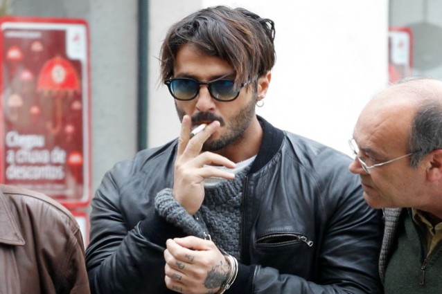 FABRIZIO CORONA STA MALE: ''E' SOTTO PSICOFARMACI'' - 29/10/2013