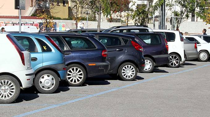 PASSANTI SOTTO SHOCK: 85ENNE DIMENTICATA IN AUTO DAI PARENTI PER 7 ORE. ECCO COME L'HANNO TROVATA - 16/07/2015