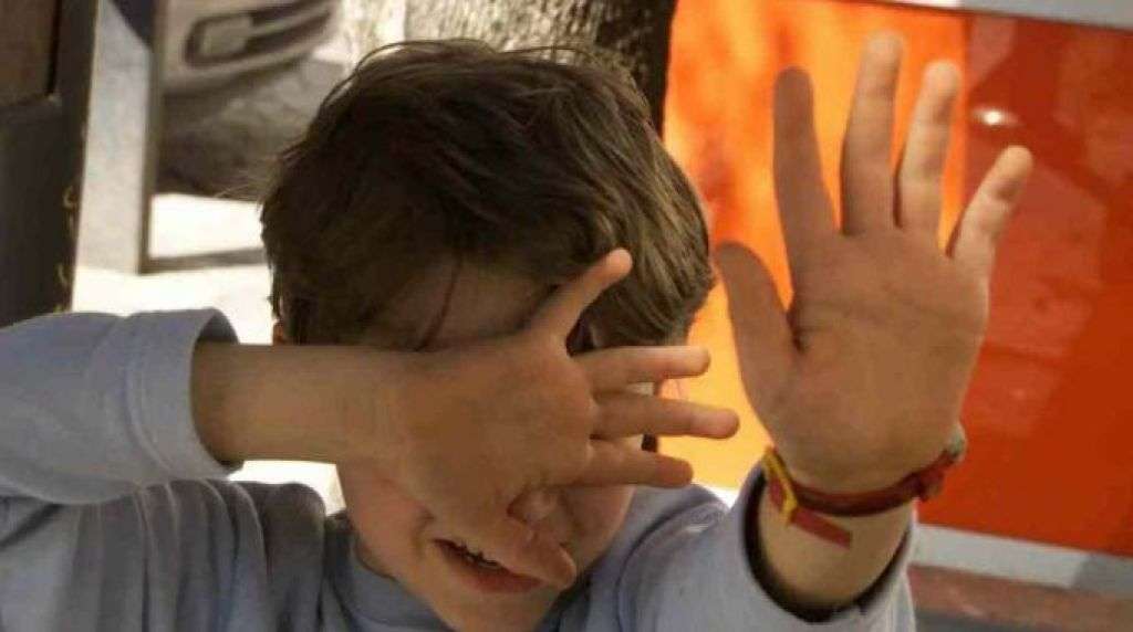 METTE ALL'ASTA IL FIGLIO DI 3 ANNI: ''ECCO COSA VOGLIO COMPRARMI AL SUO POSTO'' - 16/07/2015