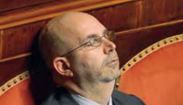 IL GRILLINO CRIMI SI ADDORMENTA IN AULA. IRONIA WEB: 'COLPITO DA MORFEO' - 26/03/2013