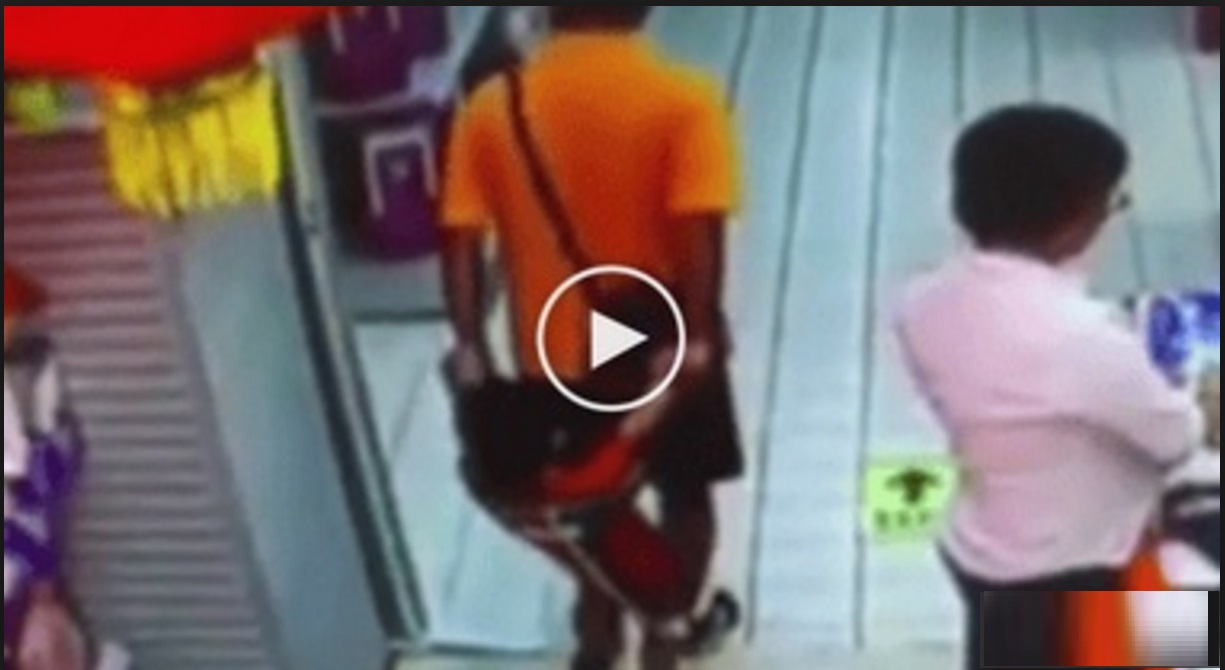 PAPA' PERDE L'EQUILIBRIO E UCCIDE IL FIGLIO: IL TRAGICO INCIDENTE AL SUPERMERCATO - 14/10/2016
