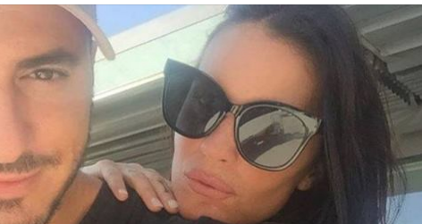ANTONELLA MOSETTI TRADITA DAL SUO FIDANZATO GENNARO PROPRIO CON SUA... - 26/10/2016