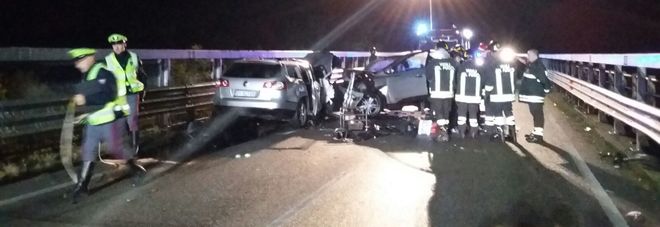 TREMENDO SCHIANTO TRA TRE AUTO: 2 MORTI E 2 FERITI TRA CUI UNA 13ENNE - 06/11/2016