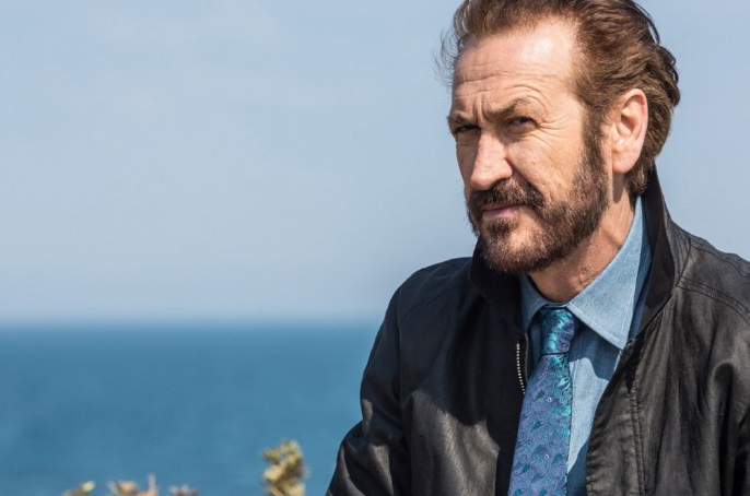 SIAMO ABITUATI A VEDERLO COSI' BURBERO E SERIO, MARCO GIALLINI: NON IMMAGINERETE MAI CHI SIA IL SUO NUOVO AMORE - 07/12/2016