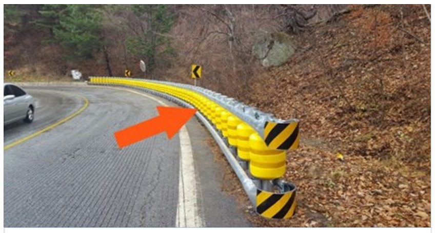 SEMBREREBBE UN NORMALE GUARDRAIL, MA QUANDO VEDRAI QUESTE MACCHINE IN AZIONE RESTERAI SBALORDITO - 28/12/2016