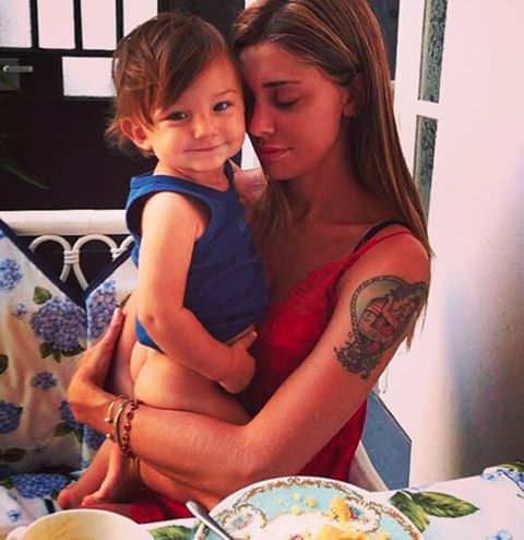 ''SCANDALOSA, SEMBRA UN FILM PER ADULTI'' LA FOTO APPARE SUL WEB ED E' RIVOLTA: ECCO IL NUOVO SCANDALO DI BELEN - 12/01/2017