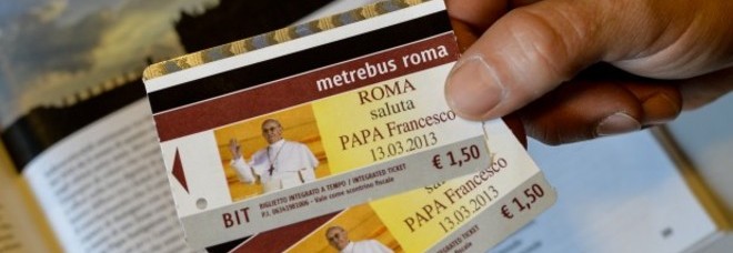 BIGLIETTI ATAC 'AVVELENATI'. L'ALLARME SHOCK: ''PER TOCCARLI USATE I GUANTI'' - 11/03/2014