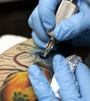 ''L'INCHIOSTRO DEI TATUAGGI È CANCEROGENO''. ALLARME IN ITALIA, PRESUNTE SOSTANZE TOSSICHE - 24/03/2014