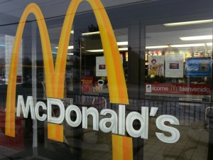 CHEF DENUNCIA: 'DA MC DONALD'S CARNE SCADENTE TRATTATA CON AMMONIACA' - 24/03/2014