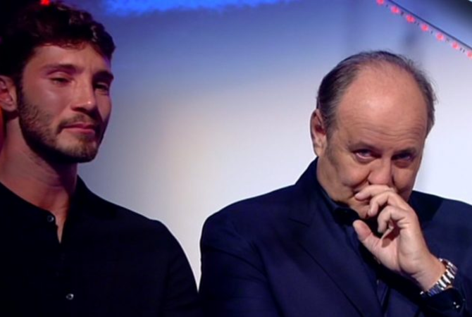 STA ACCADENDO A ''C'E' POSTA PER TE'' DE MARTINO E SCOTTI SCOPPIANO IN LACRIME E IN STUDIO CALA IL GELO - 18/02/2017