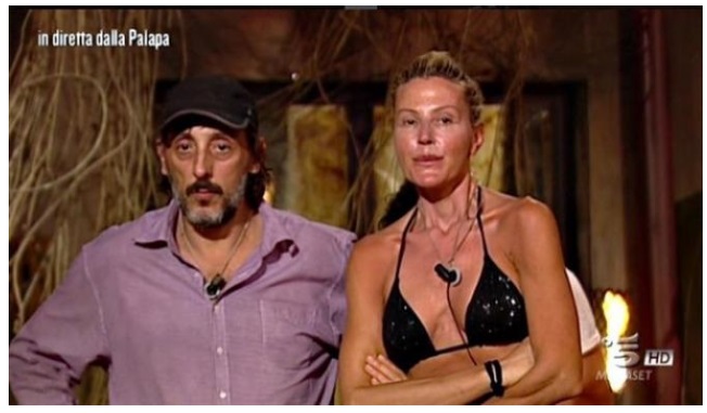 ''SCHIFOSO, PORCO E VOLGARE'' CAOS ALL'ISOLA DEI FAMOSI: CECCHERINI SLACCIA I PANTALONI, SI VOLTA VERSO UN NAUFRAGO E SI LASCIA ANDARE... - 15/02/2017