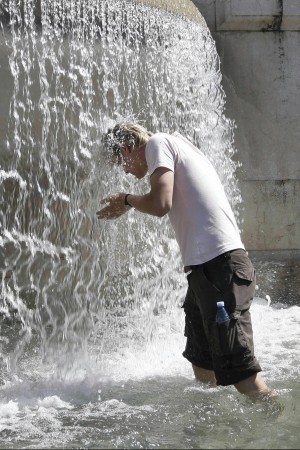 Domani prima ondata di caldo record. Bolla africana, giovedì si supera i 40 gradi - 18/06/2012