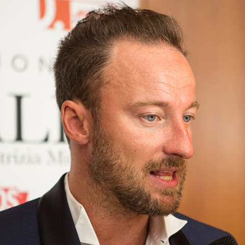 FRANCESCO FACCHINETTI SOTTO SHOCK: ''UN MOSTRO E' ENTRATO DENTRO CASA DI MIO PADRE, DEVO ARMARMI'' ECCO COS'E' SUCCESSO - 27/02/2017