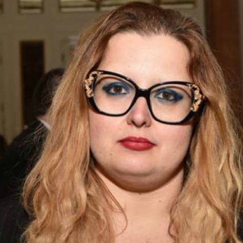 SI CHIAMA MONICA E IN QUESTE ORE NON SI PARLA DI ALTRO: PIU' GIOVANE DI LUI DI 44 ANNI HA FATTO INNAMORARE IL VOLTO NOTO - 02/03/2017