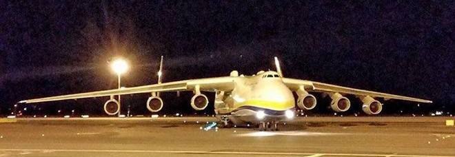 L'AEREO PIÙ GRANDE AL MONDO ATTERRA A MALPENSA: L'ANTONOV 225 LUNGO COME UN PALAZZO DI 30 PIANI - FOTO E VIDEO - 26/02/2015
