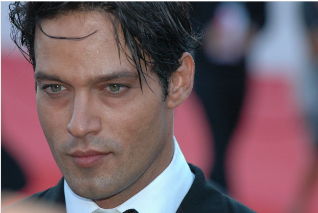GABRIEL GARKO NEI GUAI:HA INVESTITO CON LO SCOOTER L'INVIATO DI ''STRISCIA LA NOTIZIA'' ECCO COS'E' ACCADUTO - 19/03/2017