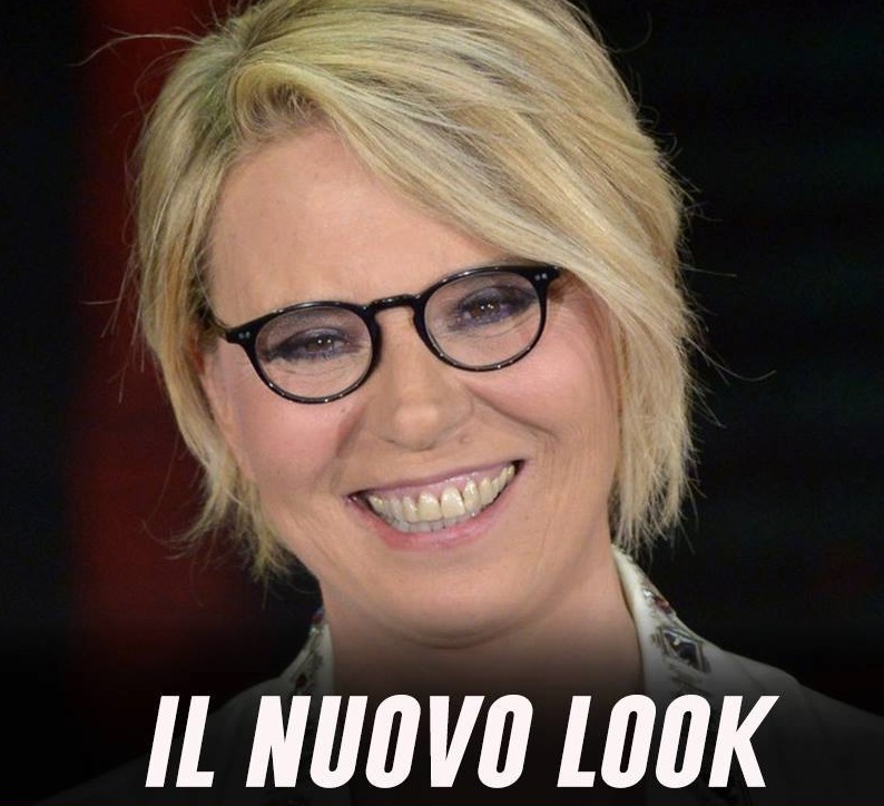 NUOVO LOOK PER MARIA DE FILIPPI: ECCO COME SI E' PRESENTATA IN STUDIO - 20/04/2017