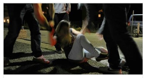 VIOLENTATA NELLE PARTI INTIME CON UNA SBARRA, LA SCOPERTA SHOCK SUL SUO CORPO - 21/06/2016