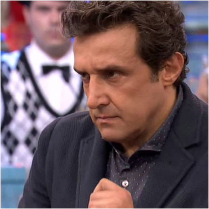 ''PAGO E VADO VIA!'' LO SPIAZZANTE MESSAGGIO DI FLAVIO INSINNA - 28/05/2017