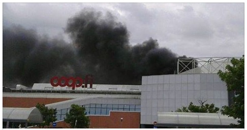 ''EVACUATE, EVACUATE IMMEDIATAMENTE'' EVACUAZIONE IMMEDIATA AL CENTRO COMMERCIALE: SUL POSTO VIGILE DEL FUOCO, AMBULANZE E POLIZIA - ECCO COSA STA SUCCEDENDO - 06/06/2017