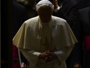 Ricatti, potere e una lobby omosessuale dietro le dimissioni di Papa Benedetto XVI - 21/02/2013