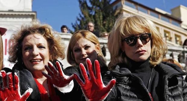 Violenza sulle donne, flash mob a Roma a piazza di Spagna - 14/02/2013