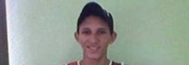 L'ARBITRO UCCIDE IL GIOCATORE: SQUARTATO E DECAPITATO DALLA FOLLA - 05/07/2013