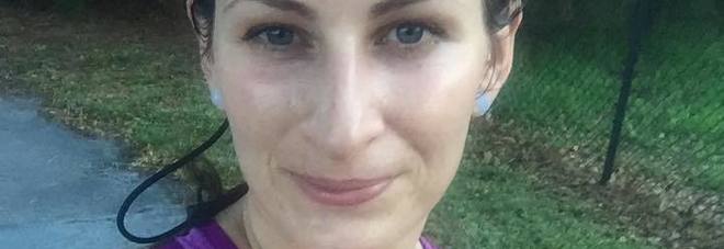 FERMATA MENTRE FA JOGGING LE VIENE DETTO CHE HA IL SENO ''SCESO'', LA RISPOSTA DIVENTA VIRALE - 14/07/2016