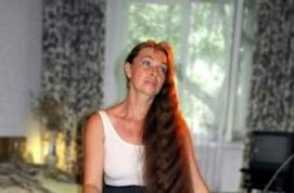 ECCO LA DONNA CON I CAPELLI PIU’ LUNGHI AL MONDO! - 26/11/2012