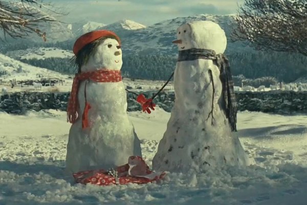 Il pupazzo di neve della 'Lewis' che sta facendo commuovere il web - VIDEO - 30/12/2012