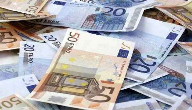 TROVA 40MILA EURO IN UN SACCO: 48ENNE PORTA IL BOTTINO AI CARABINIERI - 02/02/2013