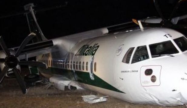 AEREO ALITALIA FUORI PISTA A FIUMICINO, 6 FERITI. UN PASSEGGERO: 'CREDEVAMO DI MORIRE' - FOTO/VIDEO - 03/02/2013