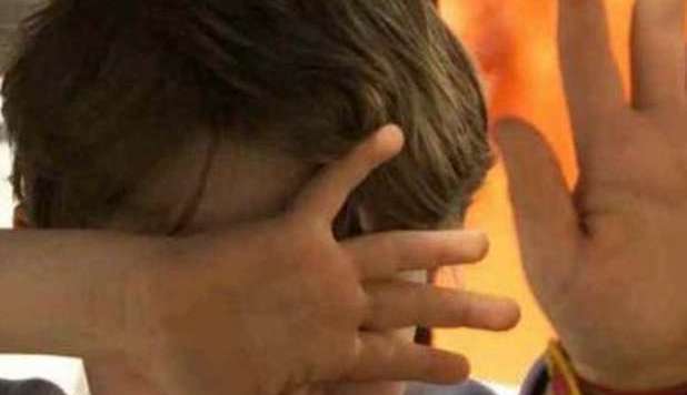 BACCHETTA, RIGHELLO E FORBICI PER SEVIZIARE IL RAGAZZINO AUTISTICO - 09/04/2013