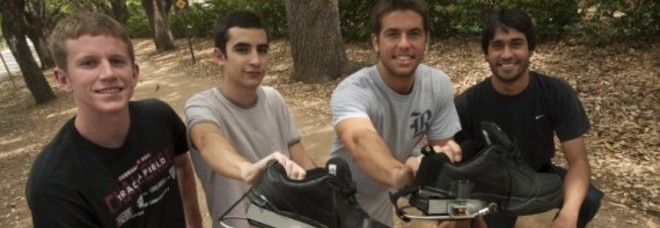RICARICARE LO SMARTPHONE CAMMINANDO: ECCO LE SCARPE CHE PRODUCONO ENERGIA - VIDEO - 30/05/2013