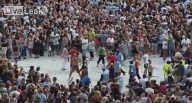 MAXIRISSA AL CONCERTO DI ROBBIE WILLIAMS: CALCI E PUGNI ALLE RAGAZZE - VIDEO - 03/07/2013