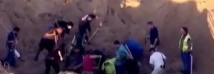 SEPOLTO SOTTO LA SABBIA PER TRE ORE: BIMBO DI 6 ANNI SALVO PER MIRACOLO - VIDEO - 15/07/2013